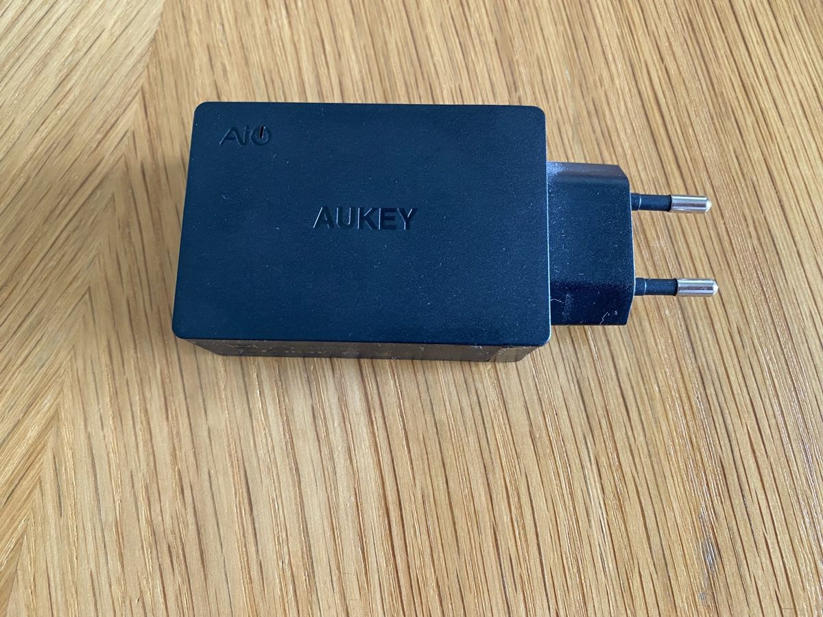 Aukey Caricabatterie: Ladegerät 43.5 w Aukey – Usato da Hünenberg venduto da a.u.849