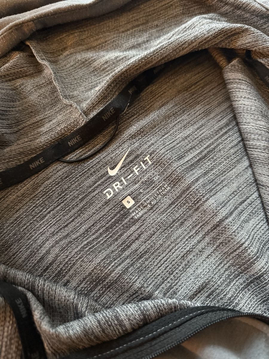 Nike Giacche: Veste zippée Nike Dri-FIT – Usato da Saxon venduto da Diboyzz 2