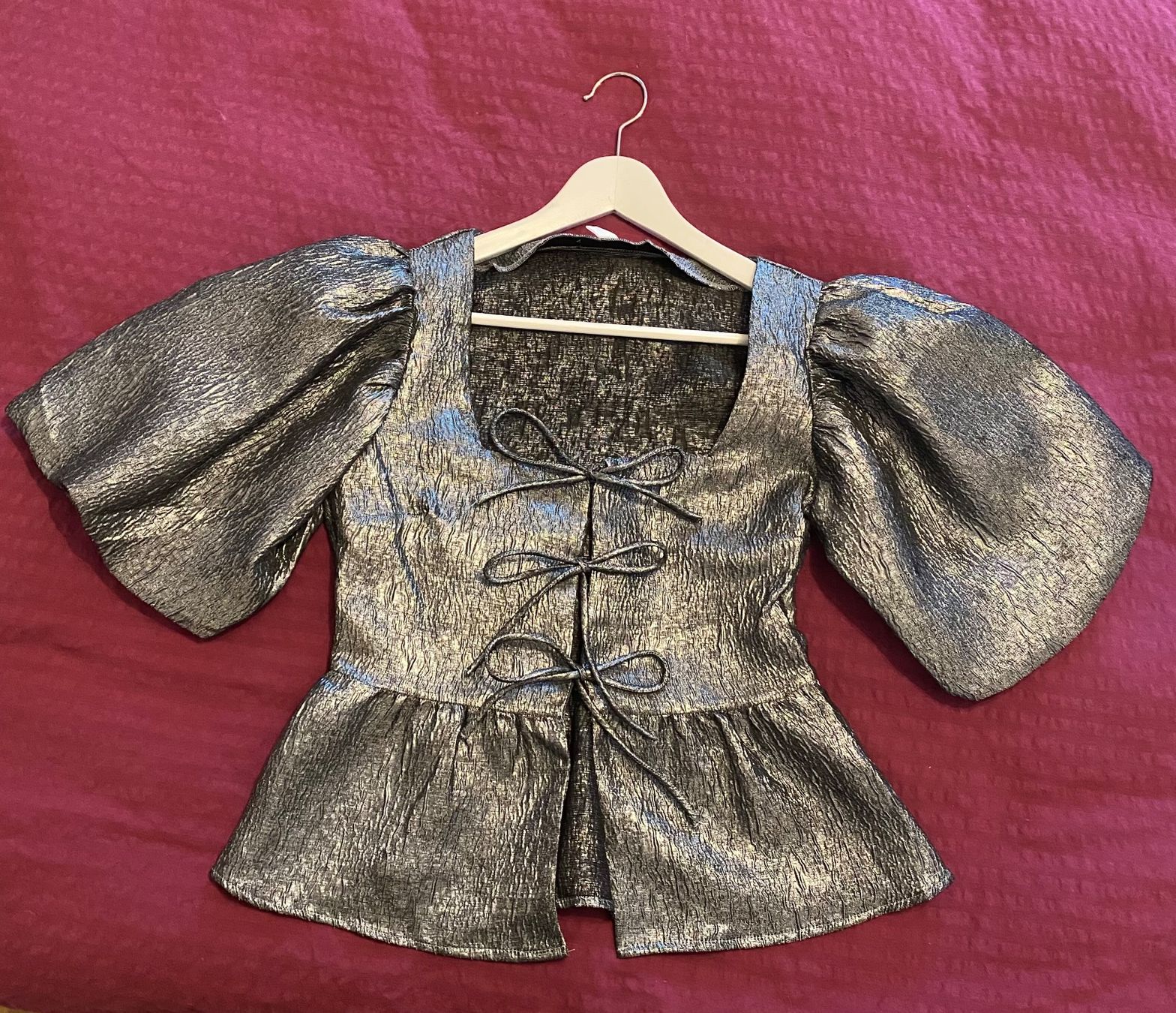 H&M Top: Ein ganz lässiges Top – Nuovo e nell'imballaggio originale da Kloten venduto da swarovski16