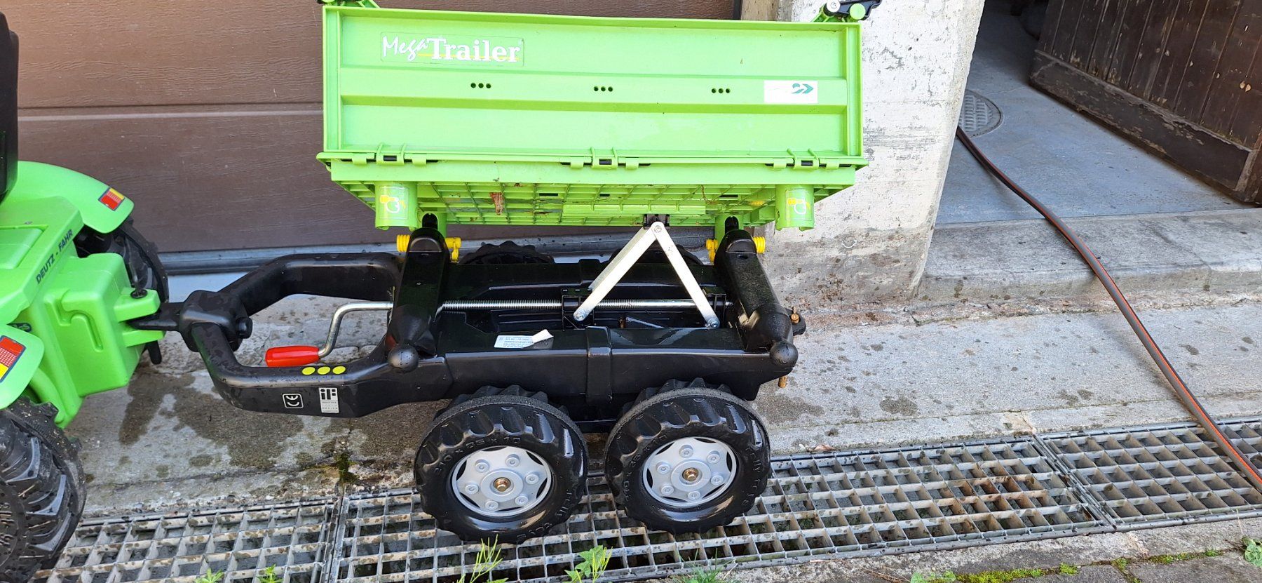 Deutz Veicoli per bambini: Deutz Trettraktor mit Anhänger – Usato da Ins venduto da Purry 6