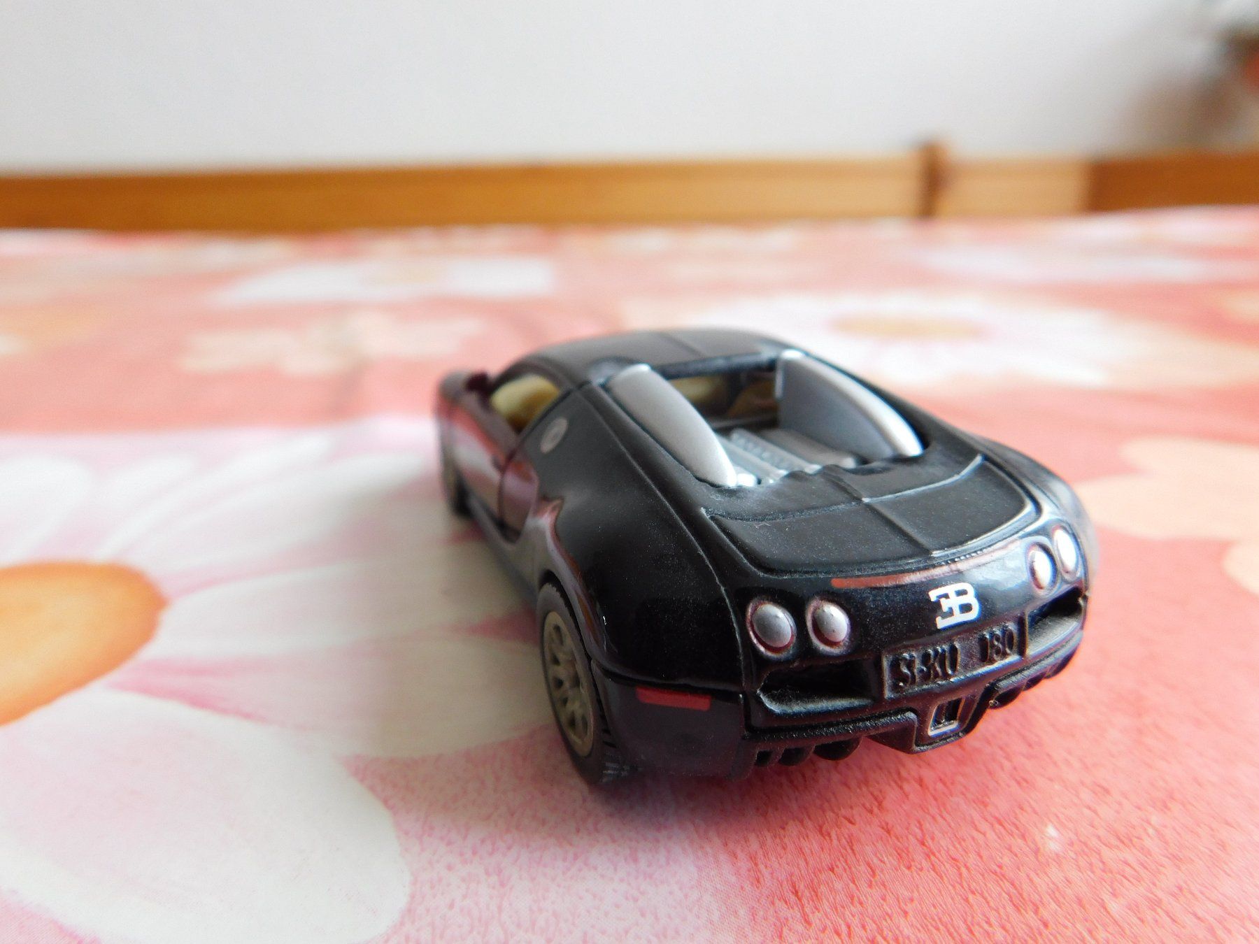 Siku Modellini d'auto: Siku Bugatti Veyron rot- schwarz – Nuovo (secondo la descrizione) da Strengelbach venduto da Wedi73 1