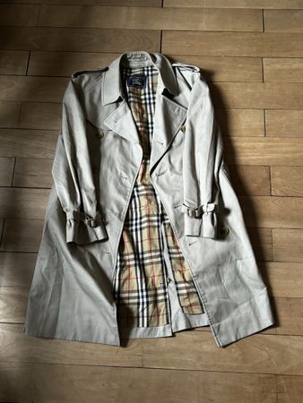 Burberry trench coat size S-M