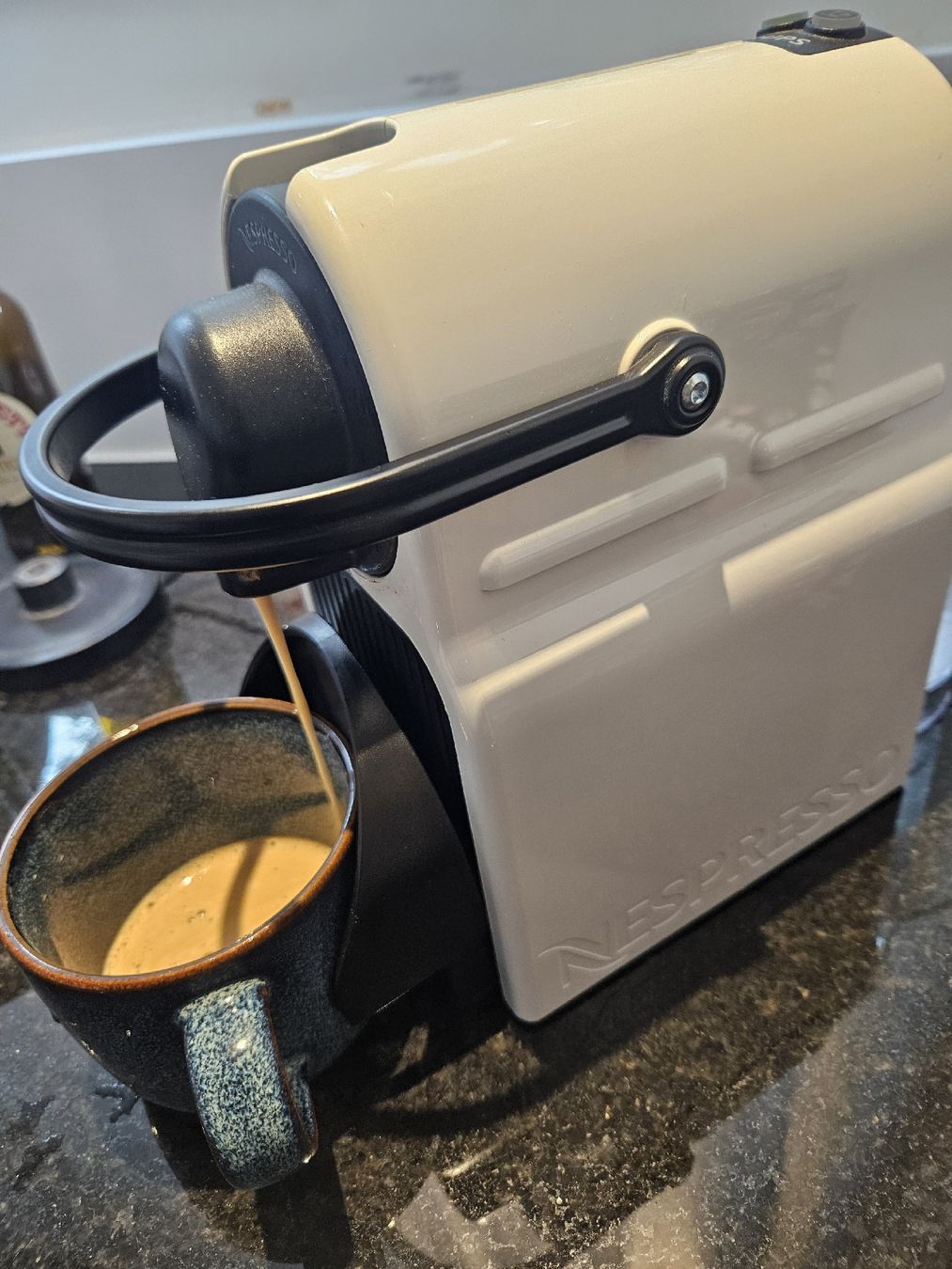 Krups Kaffeemaschinen & Espressomaschinen: Nespresso Krups Maschiene – Gebraucht aus Hünenberg See von mar_dpm2