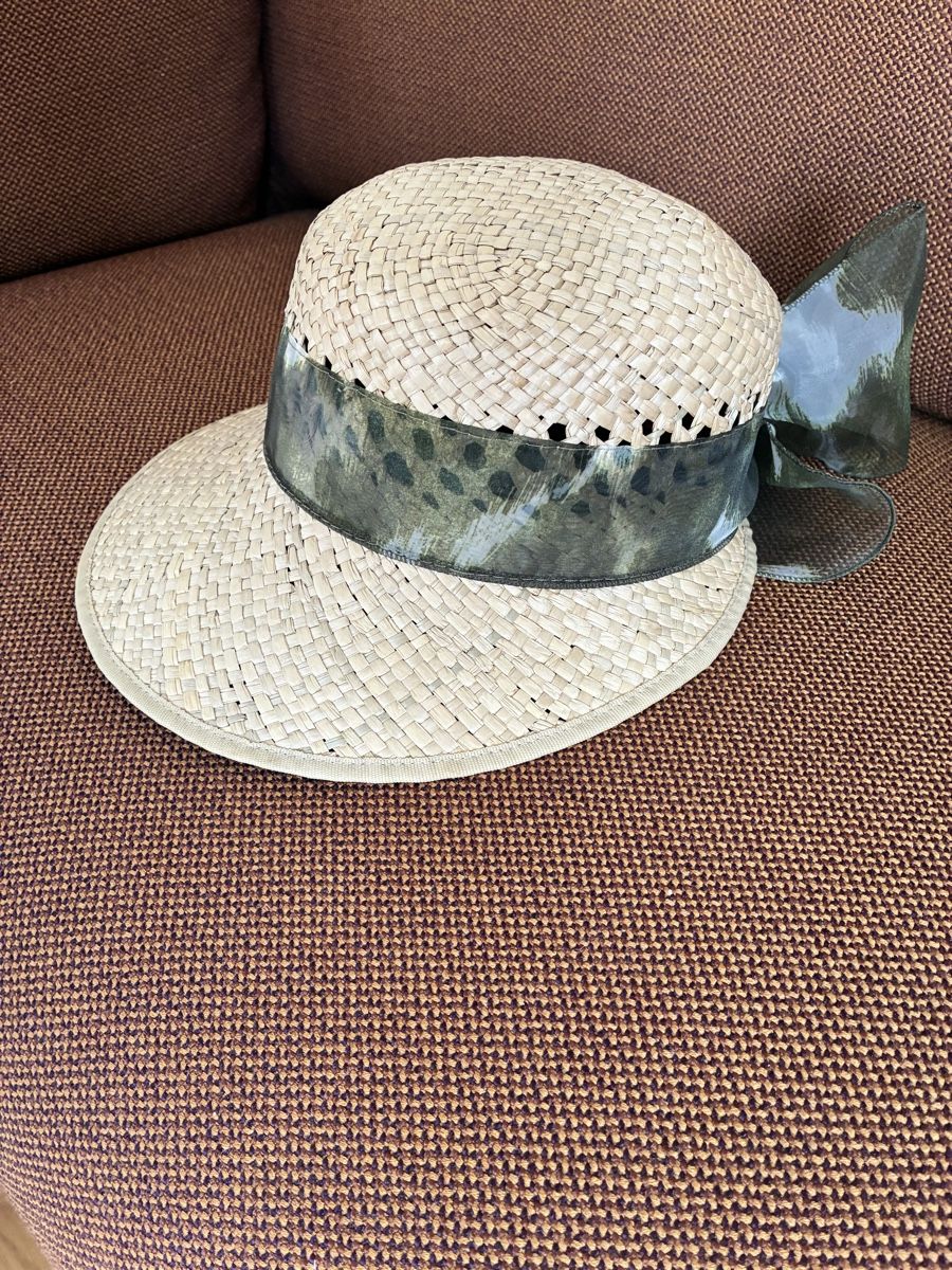 Hüte, Mützen & Caps: Stylish Summer Straw Hat with Green Ribbon Accent – Gebraucht aus Untersiggenthal von mic_ksv9