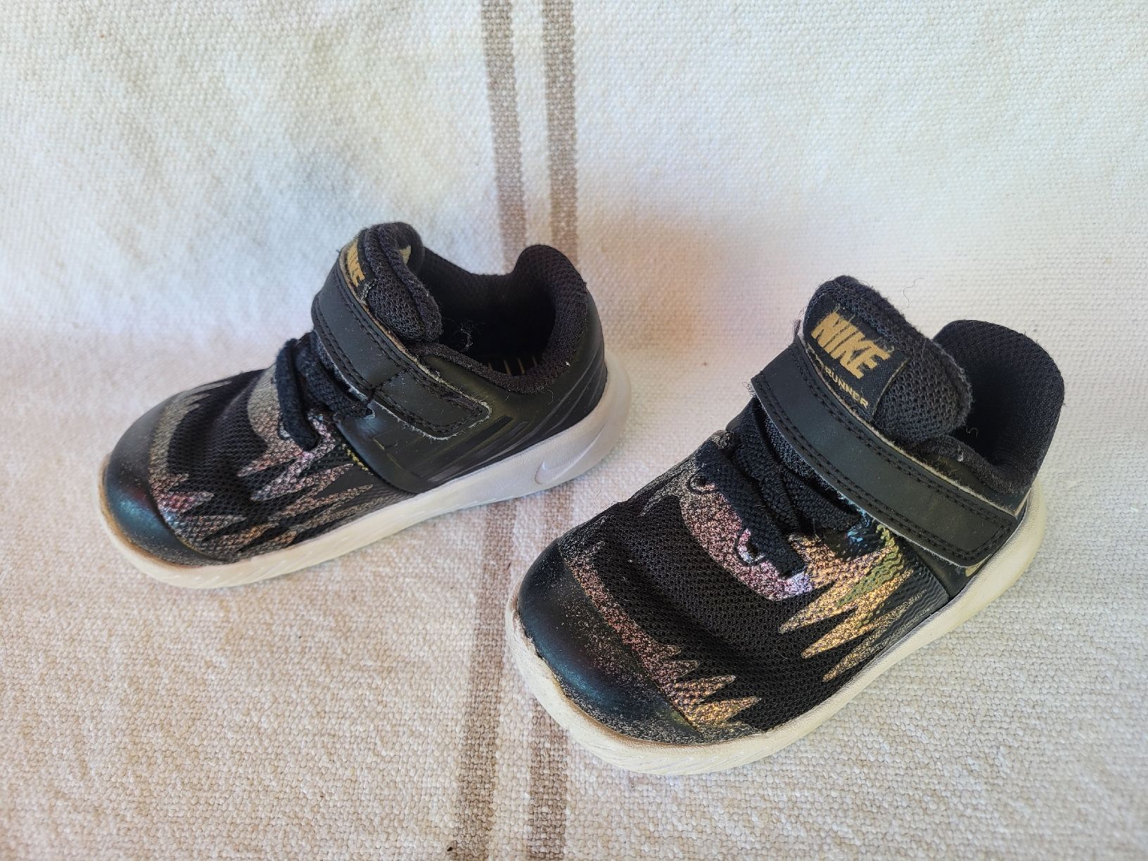 Nike Scarpe per ragazzi: basket Nike, taille 21 – Usato da Neuchâtel venduto da valerizette 1
