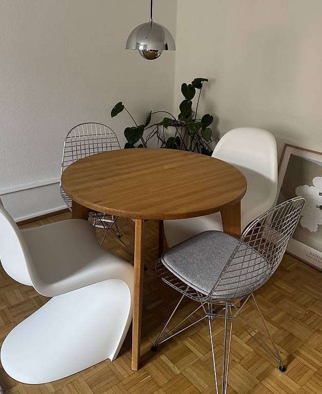 Tables: Runder Eichen-Esstisch  hochwertiges Design aus Spanien  – D'occasion à Basel par liv99