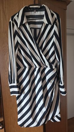 Vestito camicia a righe bianco e nero maniche lunghe