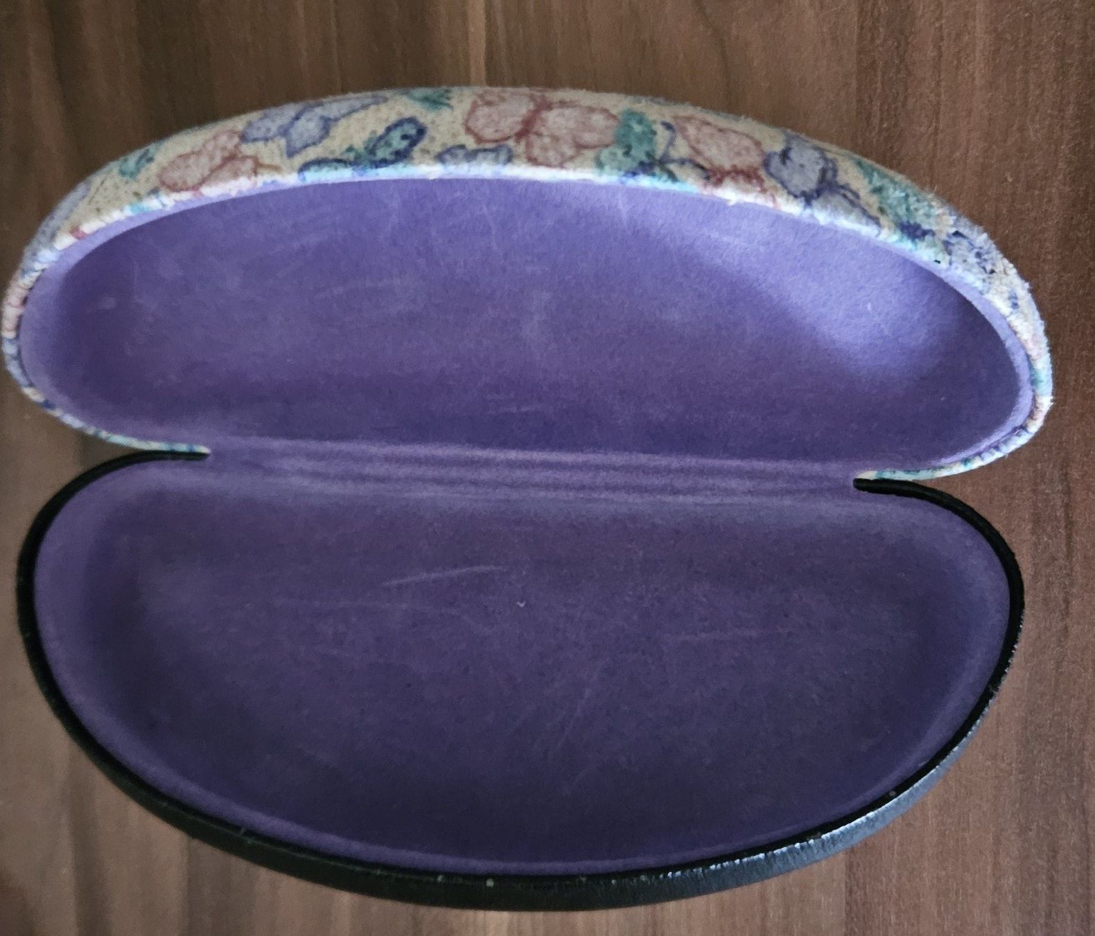 Sonstige Kleidung & Accessoires: Brillenetui mit Schmetterlingsmuster – Gebraucht aus Muttenz von Gepard23 1