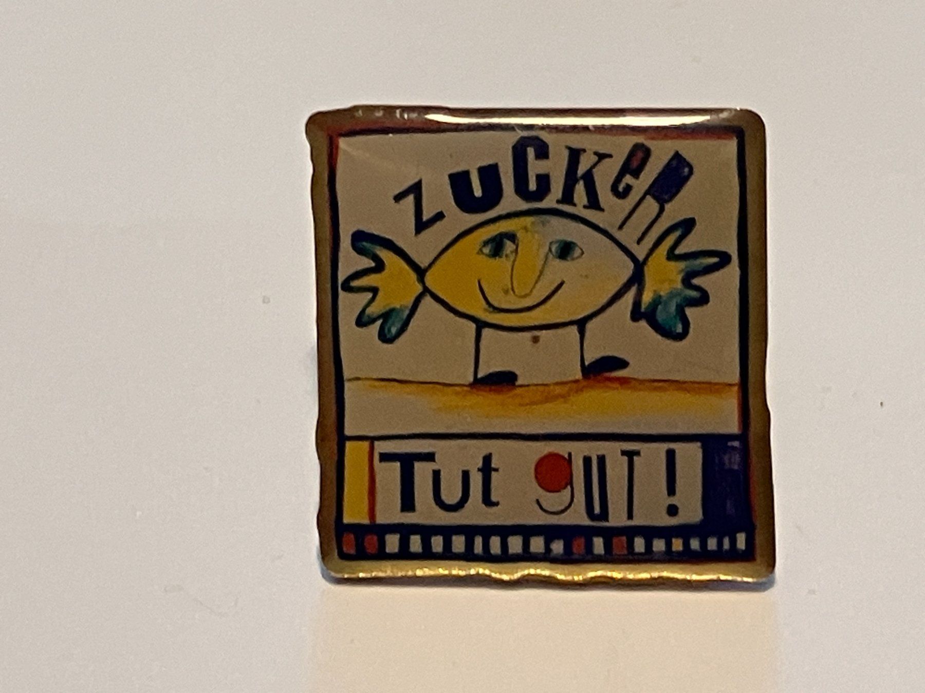 Plaquettes & Badges: 1 Pin Zucker tut gut – D'occasion à Basel par djwwpp