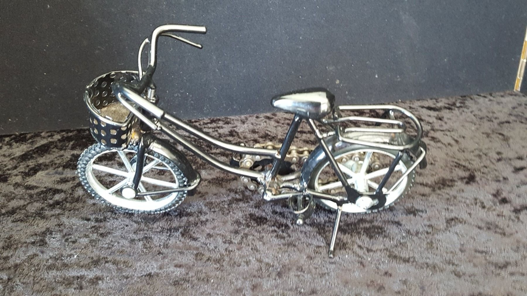 Kit di modellismo & Modellini statici: Modell - Velo – Usato da Reinach venduto da 3Guggerli 1