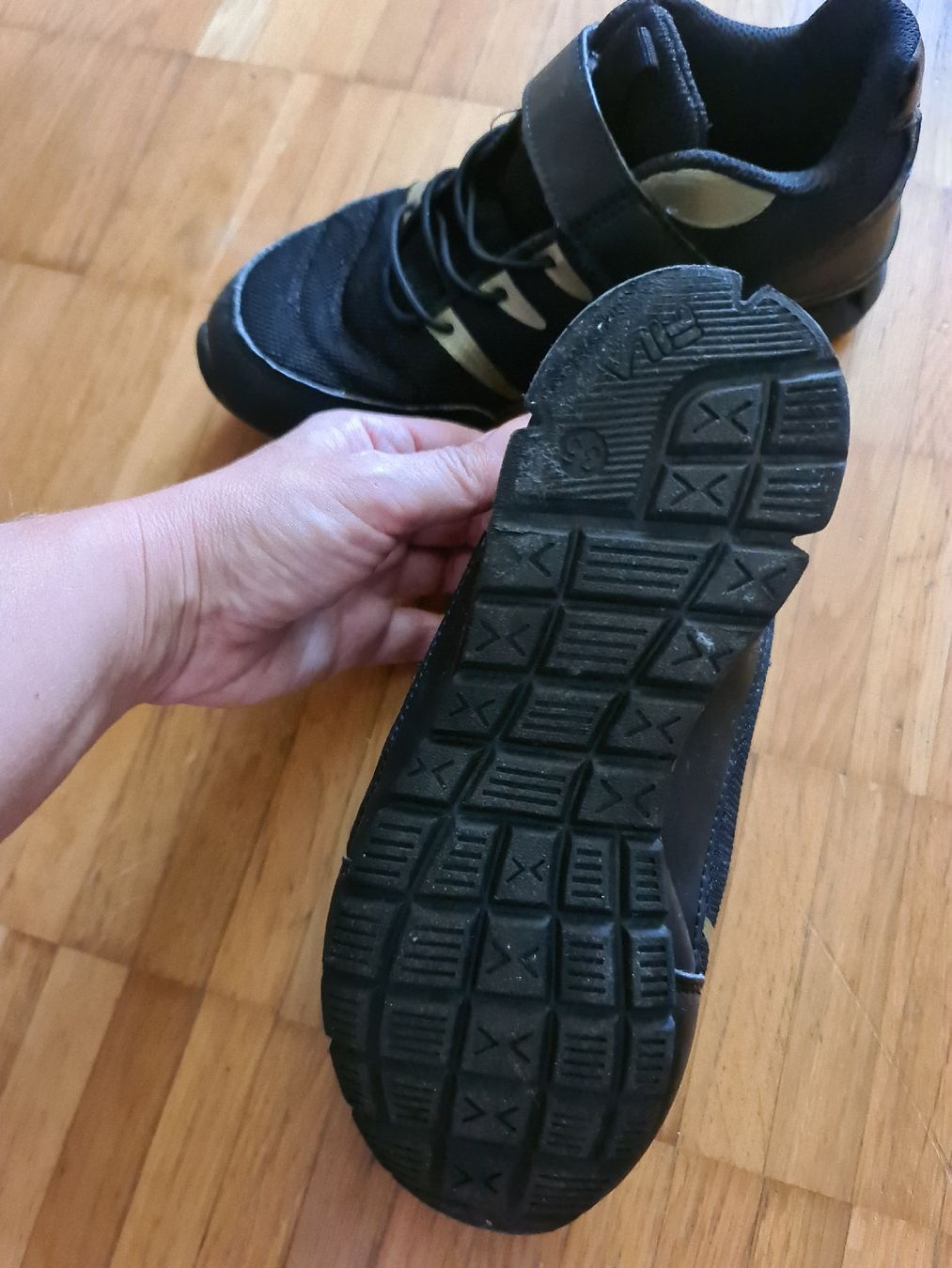 Fila Schuhe für Jungen: Fila Sneaker schwarz Grösse 35  – Neu (gemäss Beschreibung) aus Emmenbrücke von gatasalvache 2