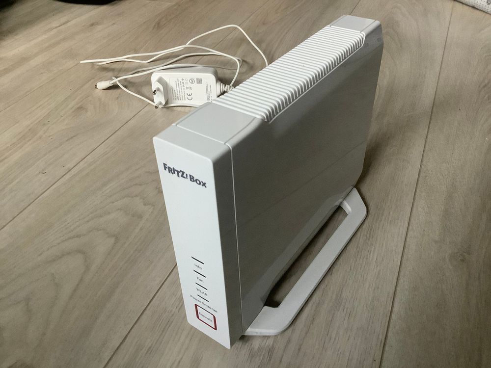 AVM FRITZ!Box 4060 Edition International + FRITZ!Fon C6 – Router Wi-Fi 6 Tri-Band Fino A 6000 Mbit/s E Telefono Cordless DECT - 3