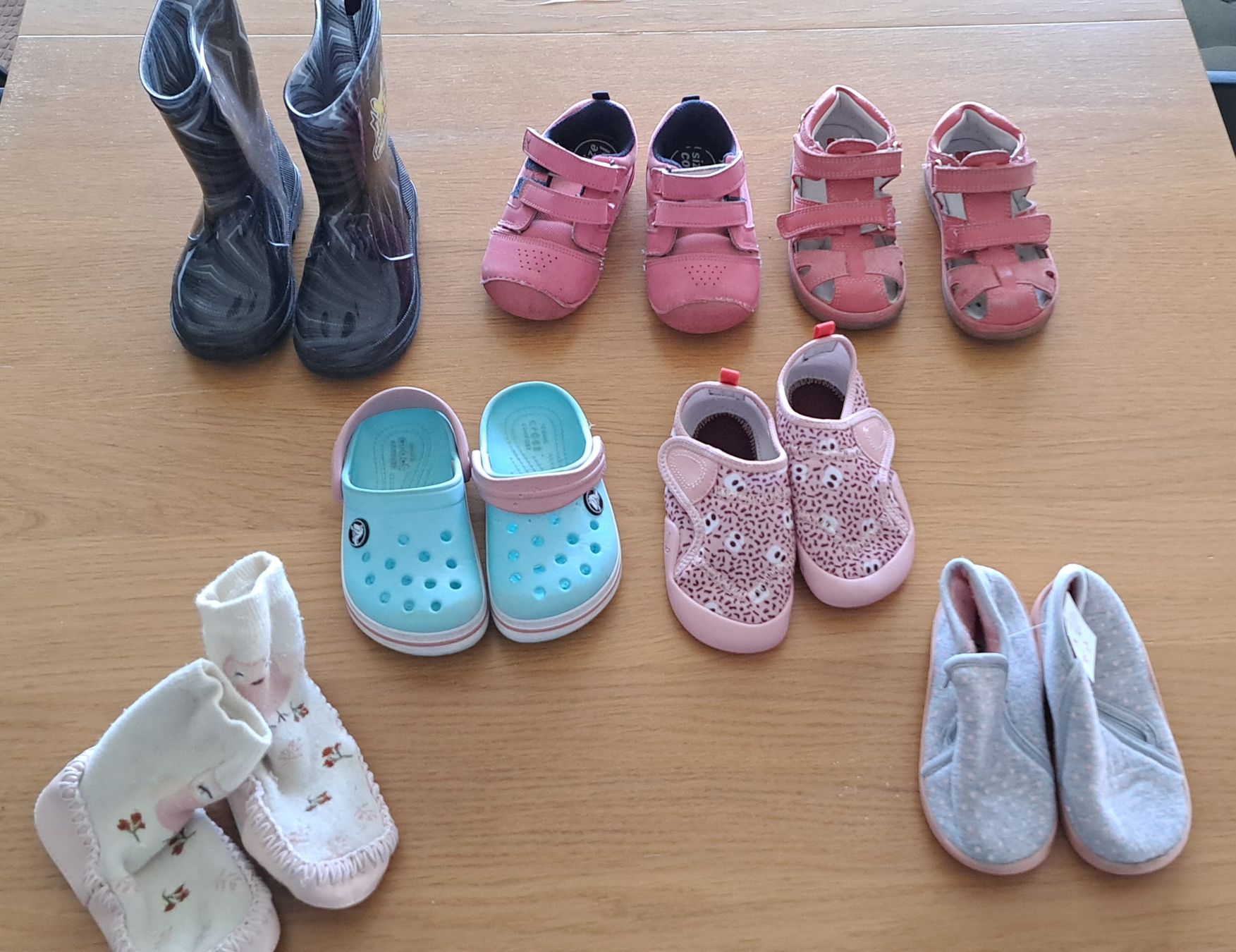 Schuhe für Mädchen: Lot chaussures taille 24 fille – Gebraucht aus Farvagny-le-Petit von Unepetolette