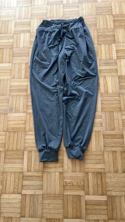 Sporthose Damen grau mit Kordelzug gebrauchter Zustand
