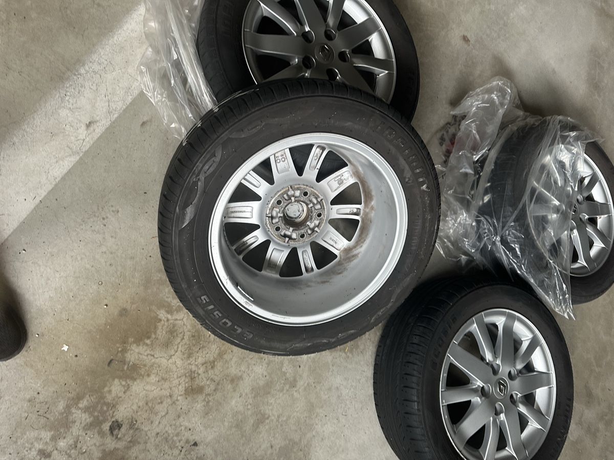 Renault Cerchioni: Autoreifen mit Felgen – Usato da Zeiningen venduto da GujerD 2