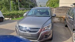 VW Tiguan Grau SUV eventuell motor schaden