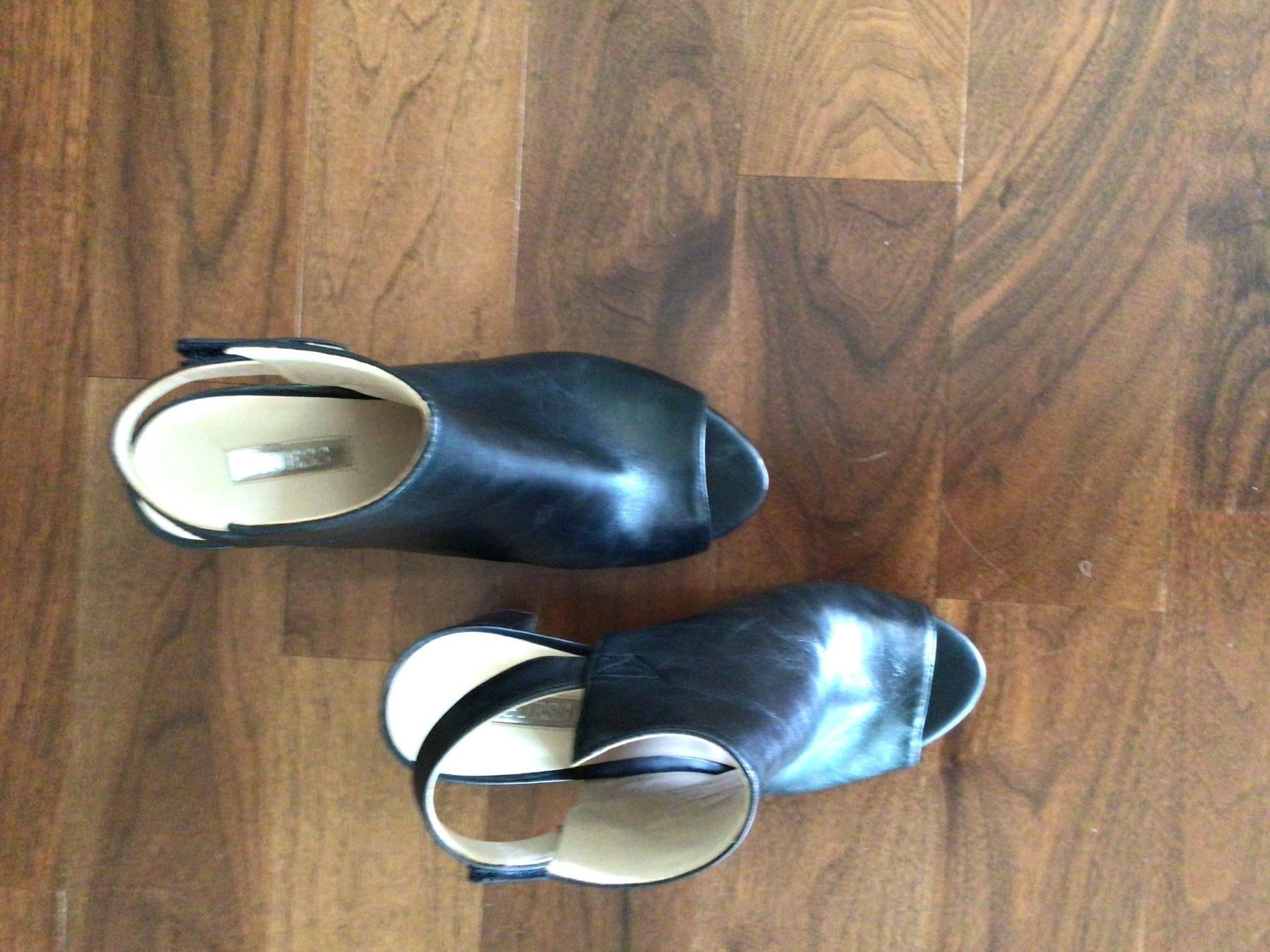 Guess Damenschuhe: Sandale Guess – Gebraucht aus Zürich von ElarmariodeRuth 1