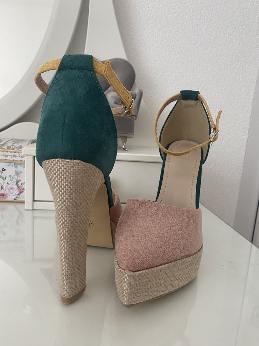 Scarpe da donna: Sandale gr 37 – Nuovo (secondo la descrizione) da Klingnau venduto da Nirvana 4