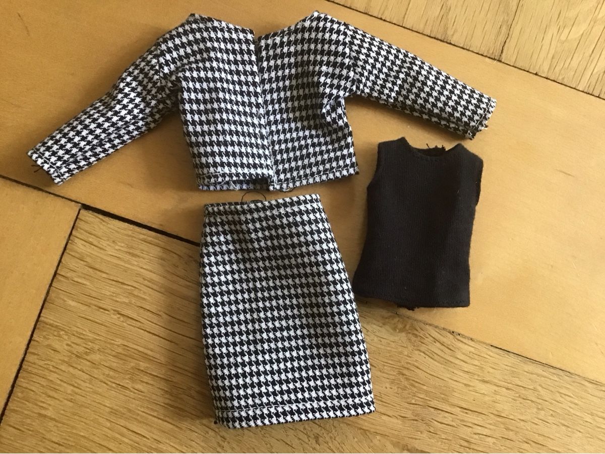 Poupées: Outfit Barbie, Sindy, Petra – D'occasion à Birsfelden par rah_8bfj