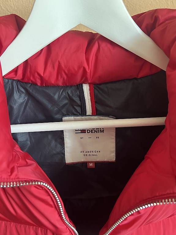 Jacken: Tommy Hilfiger Daunenjacke rot Gr. M – Gebraucht aus Bern von Happyturtle 2