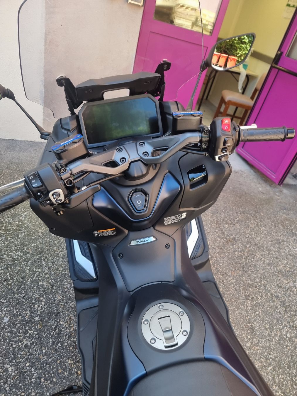 Yamaha Scooter: Yamaha TMAX XP560 Scooter, noir, peu km – Nuovo (secondo la descrizione) da Thônex venduto da abb_pz2n 6