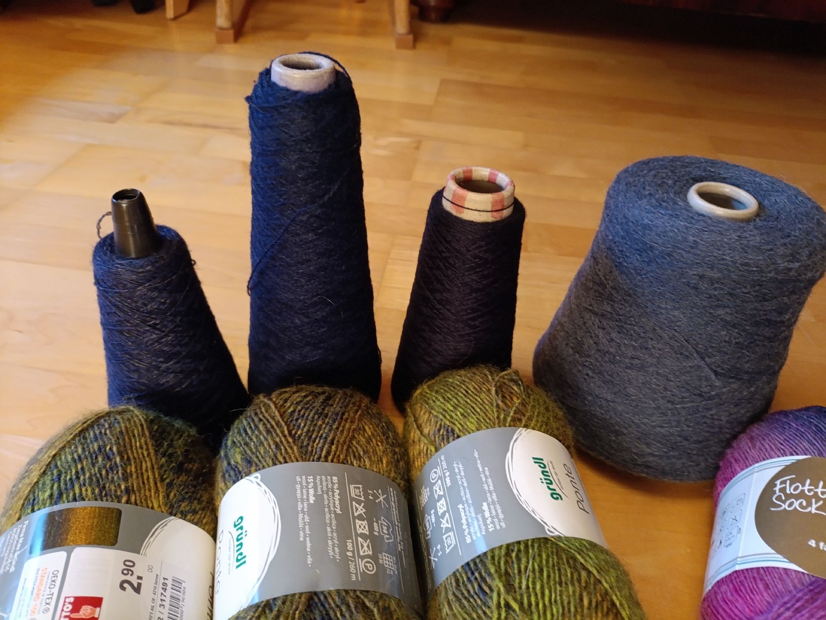 Lana: großes Wollpaket 2,7 kg – Nuovo (secondo la descrizione) da Marbach SG venduto da BL19 1