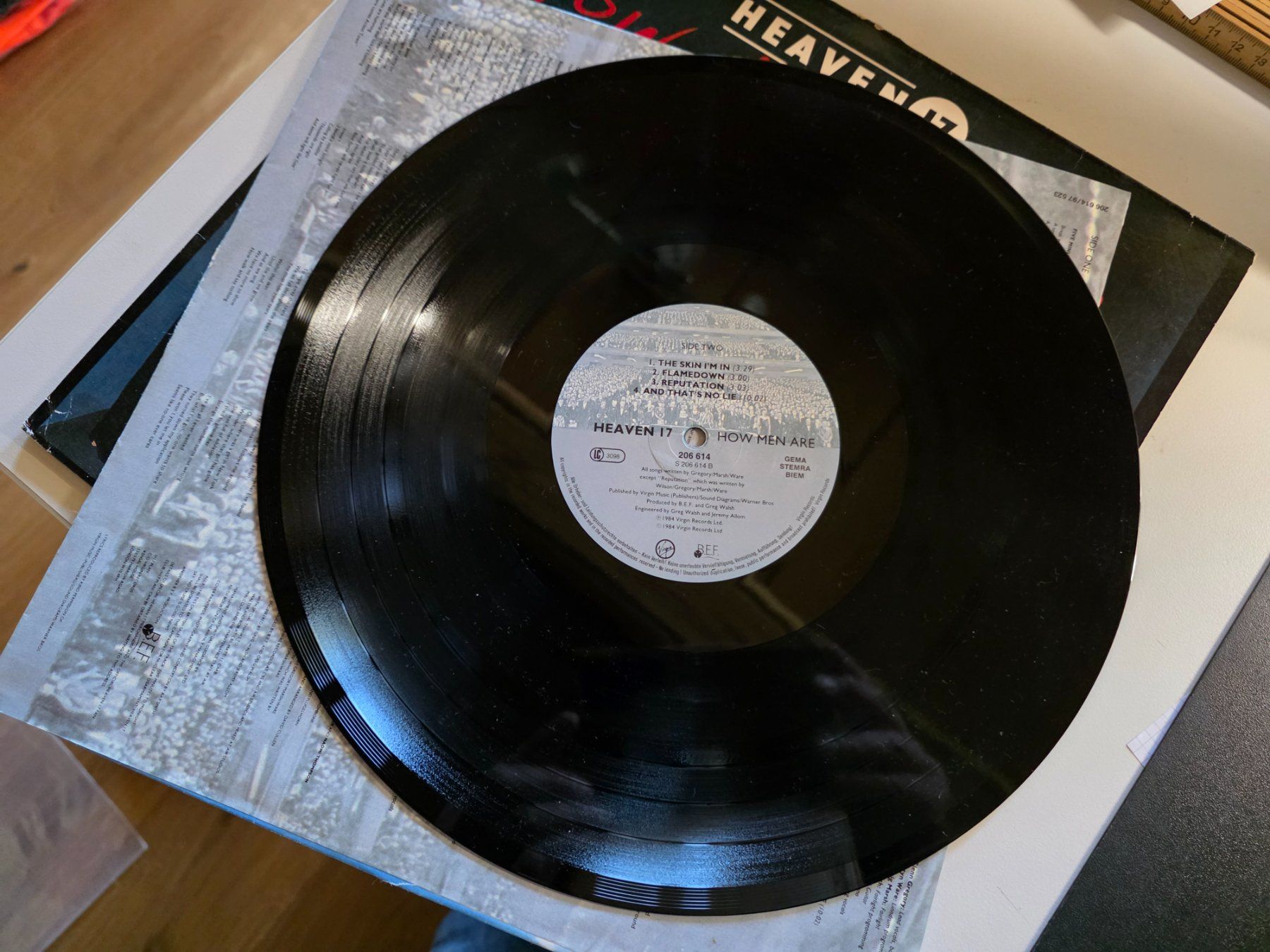 Dischi in vinile: LP: Heaven 17 - How Men Are - – Usato da Walterswil BE venduto da Lonitti 7