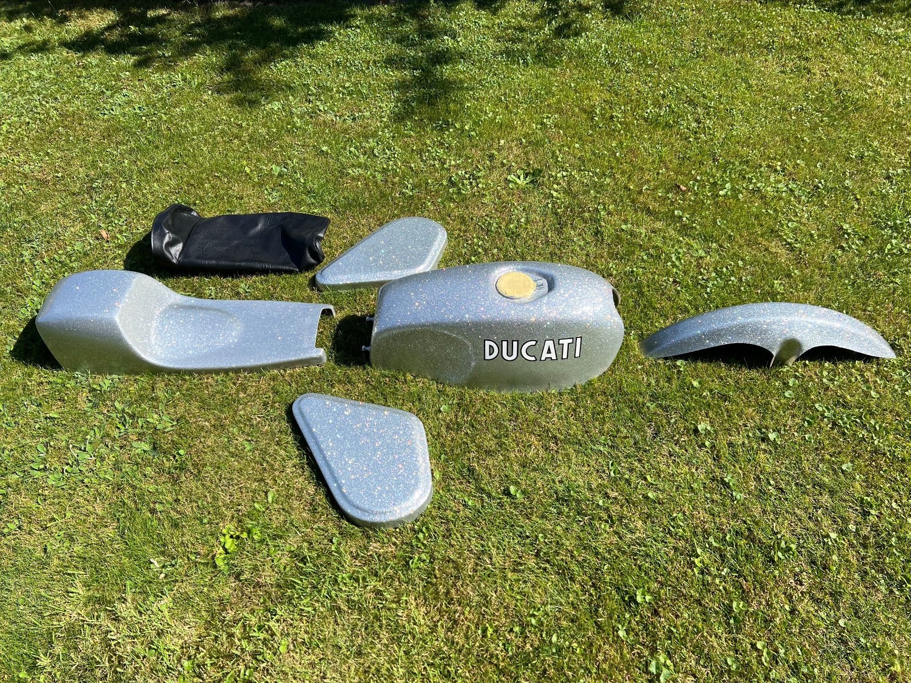 Ducati Altro: Ducati Set: Tank, Sattel, Satteldecke, Schutzblech, S-Deckel – Nuovo (secondo la descrizione) da Niederrohrdorf venduto da Mele1177 1