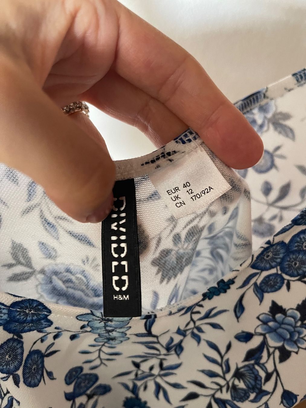 H&M Vestiti: Blaues Blumenkleid Gr. 40 H&M Divided A-Linie – Usato da Ettingen venduto da cla_526w 1