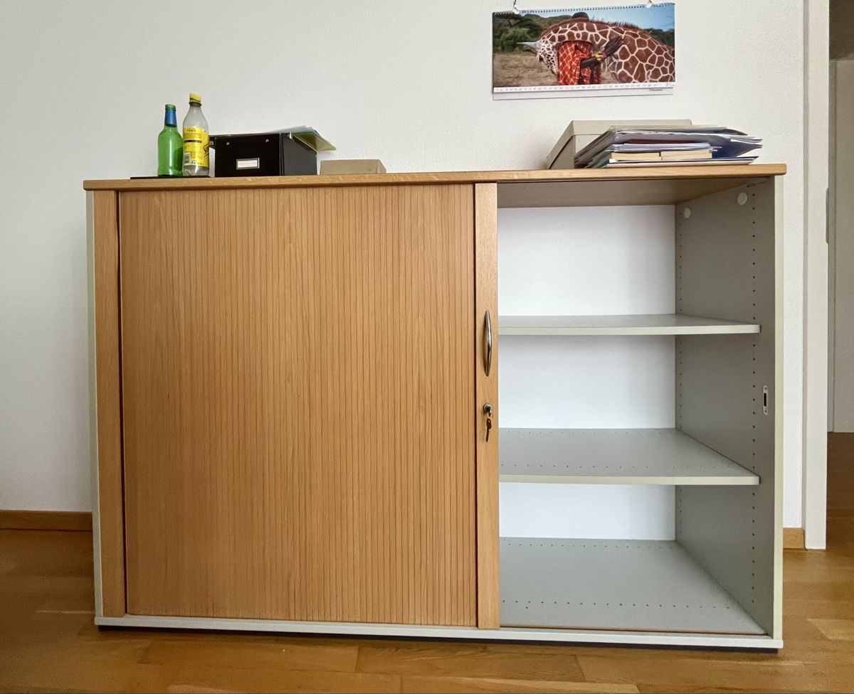 Armadi: Rollladen-Schrank, abschliessbar – Usato da Möriken AG venduto da Libero013