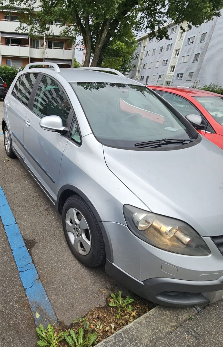 VW Automobili: VW Golf 5 Plus Cross – Usato da Zürich venduto da ica81 1