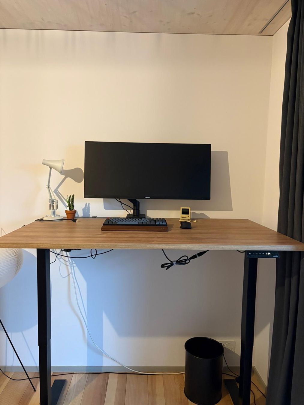 Bureaux: Schreibtisch verstellbar / Stehtisch – D'occasion à Zürich par cam_26fh