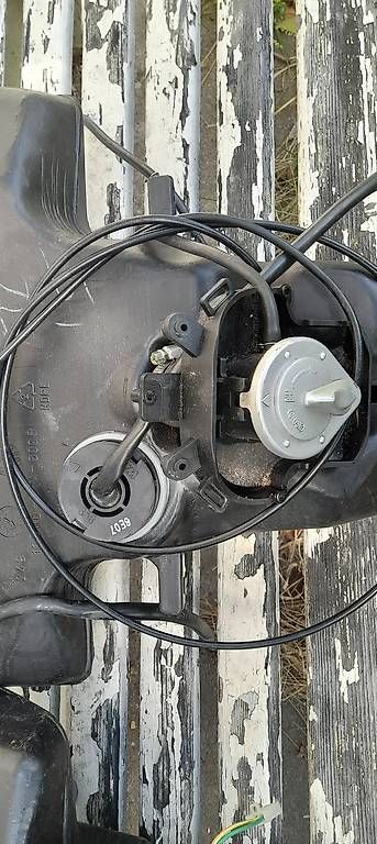 Sym Tutti pezzi di ricambio per scooter: Sym Mio 100 serbatoio – Usato da Savosa venduto da VIR66.
