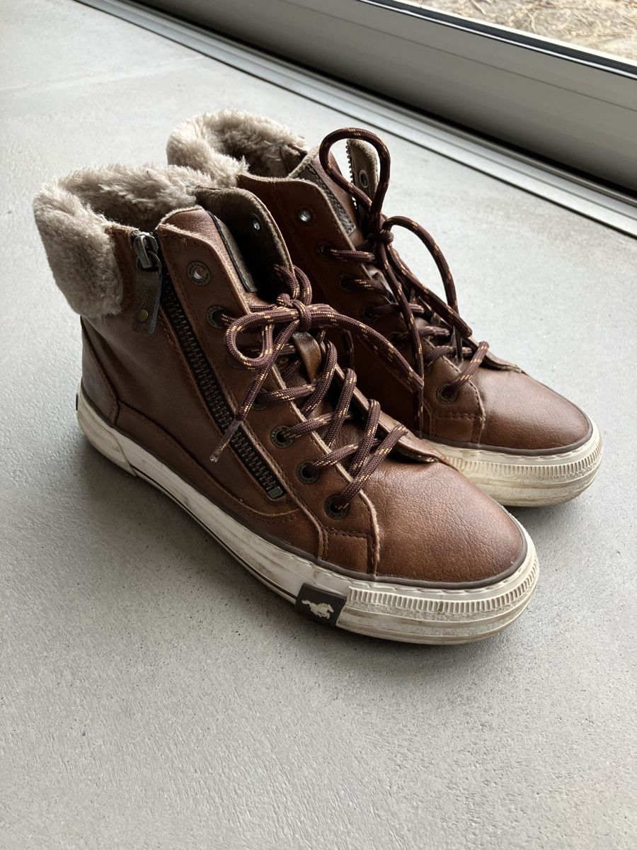 Mustang Damenschuhe: Mustang sniekers – Gebraucht aus Brione s. Minusio von masciab 1