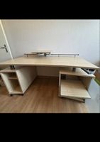 Schreibtisch mit Rädern zu Verschenken