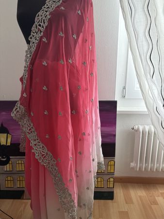 Chiffon Saree bestickt pink/weiss mit Silberborduere