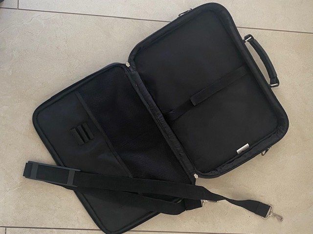 Taschen: Schwarze Laptoptasche – Gebraucht aus Luzern von Lisbeth54 3