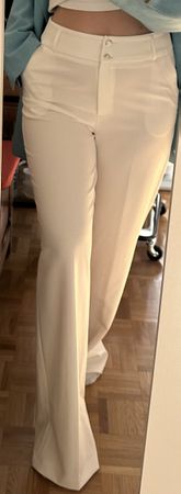Pantalon blanc élégant coupe évasée 
