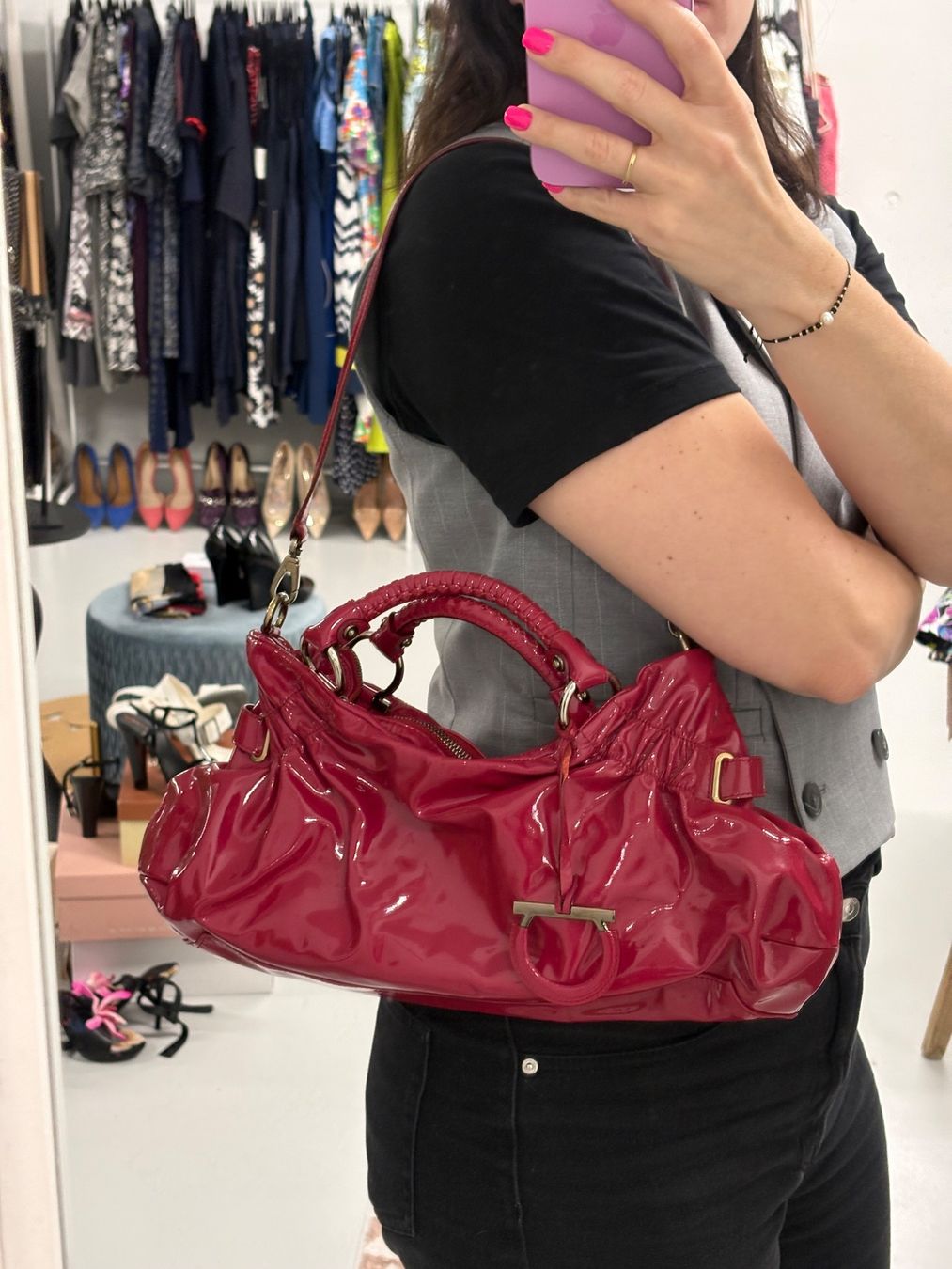 Salvatore Ferragamo Borse da donna: Ferragamo Ava Schultertasche pink Lackleder – Nuovo (secondo la descrizione) da Regensdorf venduto da secondchancefashion 4