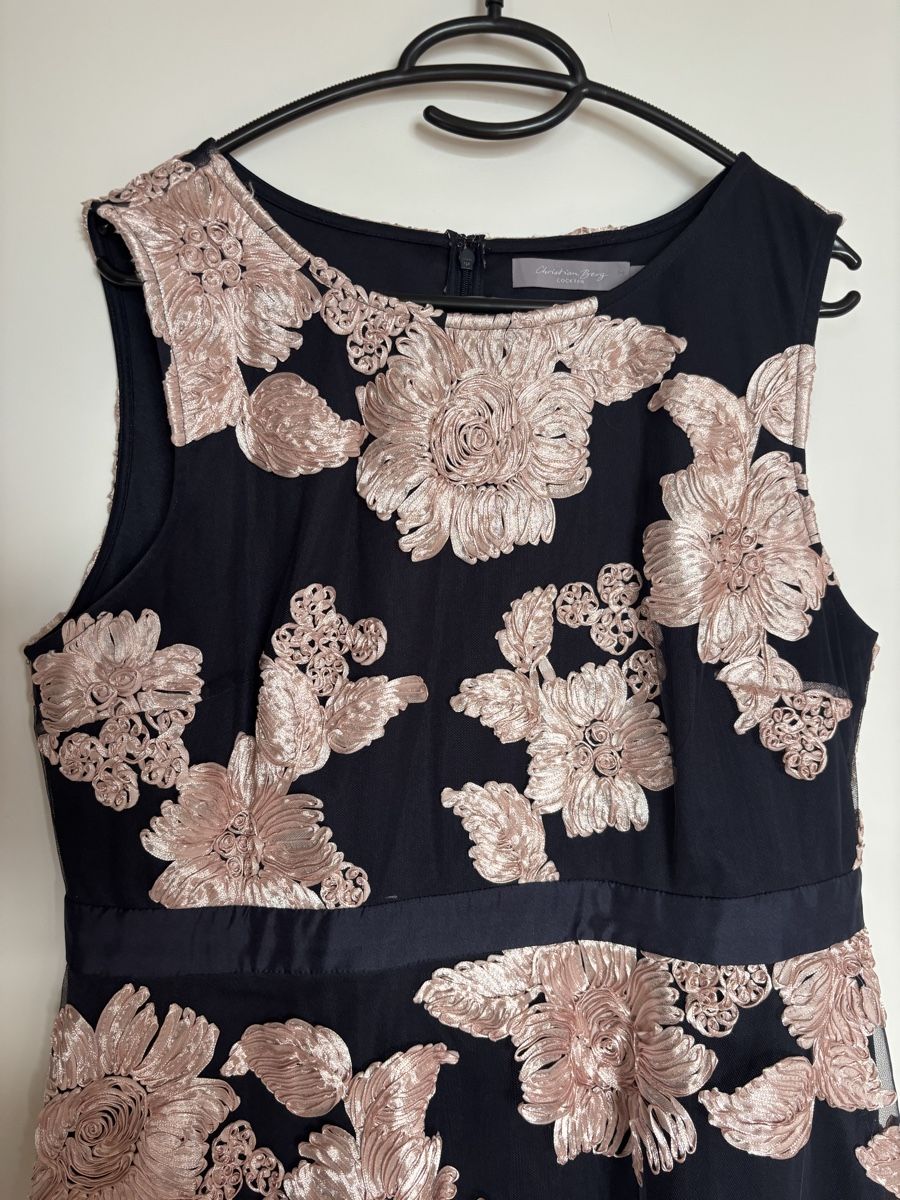 Vestiti: Wunderschönes Cocktailkleid mit Blumenmuster – Usato da Uetikon am See venduto da ansi2601 2