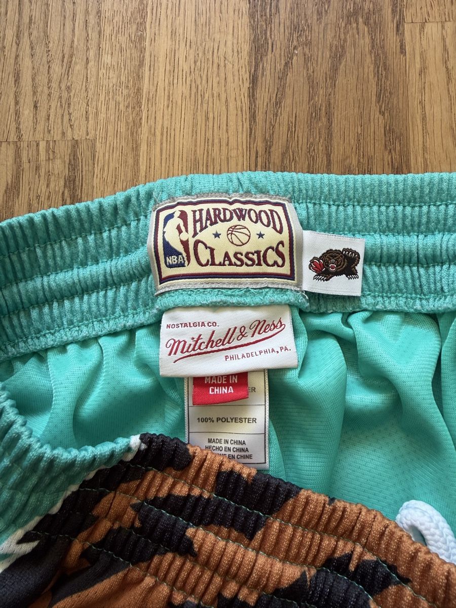 Pantaloni: Mitchell & Ness Shorts Hardwood Classics Vancouver Grizzlies – Usato da Bassersdorf venduto da Joe_56lh 2