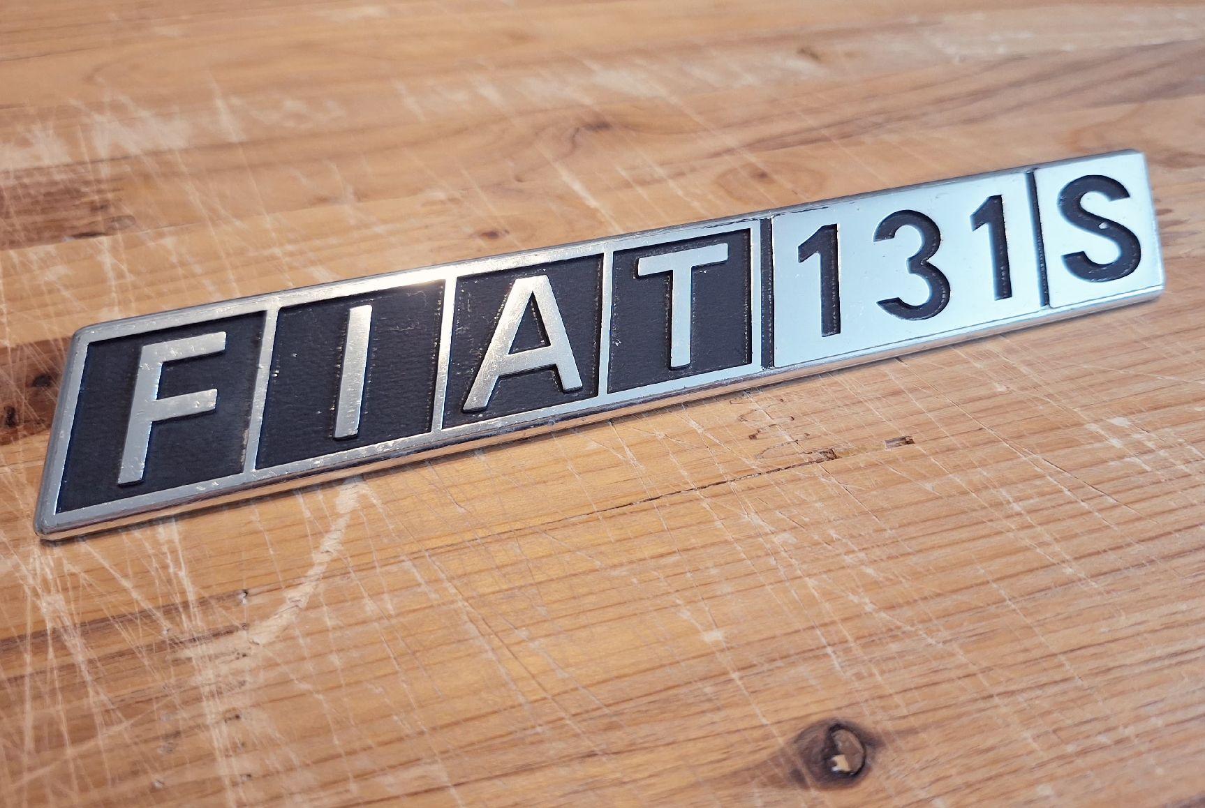 Fiat Tutti pezzi di ricambio auto: Fiat 131S Emblem – Usato da Triesen venduto da BLACKSHEEP75 1