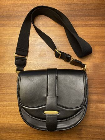 Schwarze Umhängetasche Tasche von Mango