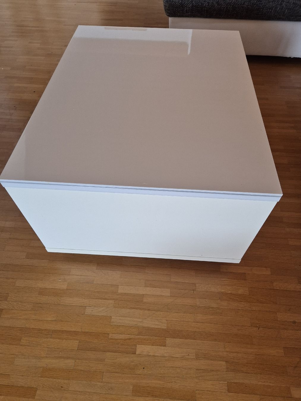 Tische: Wohnzimmer Tisch – Gebraucht aus Weinfelden von yan_9h9q