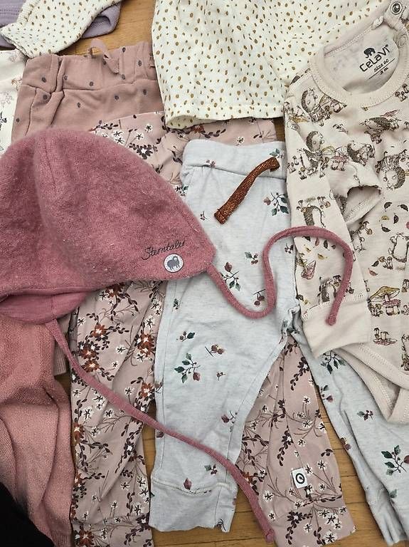 Lotti & Set di vestiti: Babysachen Mädchen Grösse 62/68 – Usato da Liestal venduto da Mimifee13 1