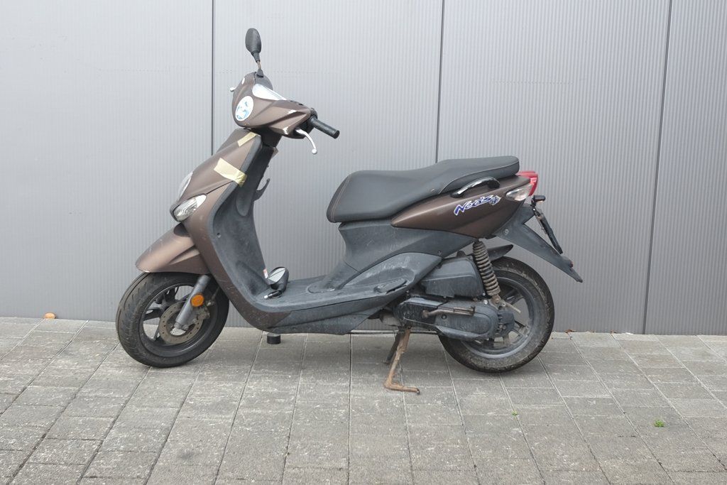 Yamaha Scooter: Yamaha Neos 50 4 Takt – Usato da Sargans venduto da pirelli146 7