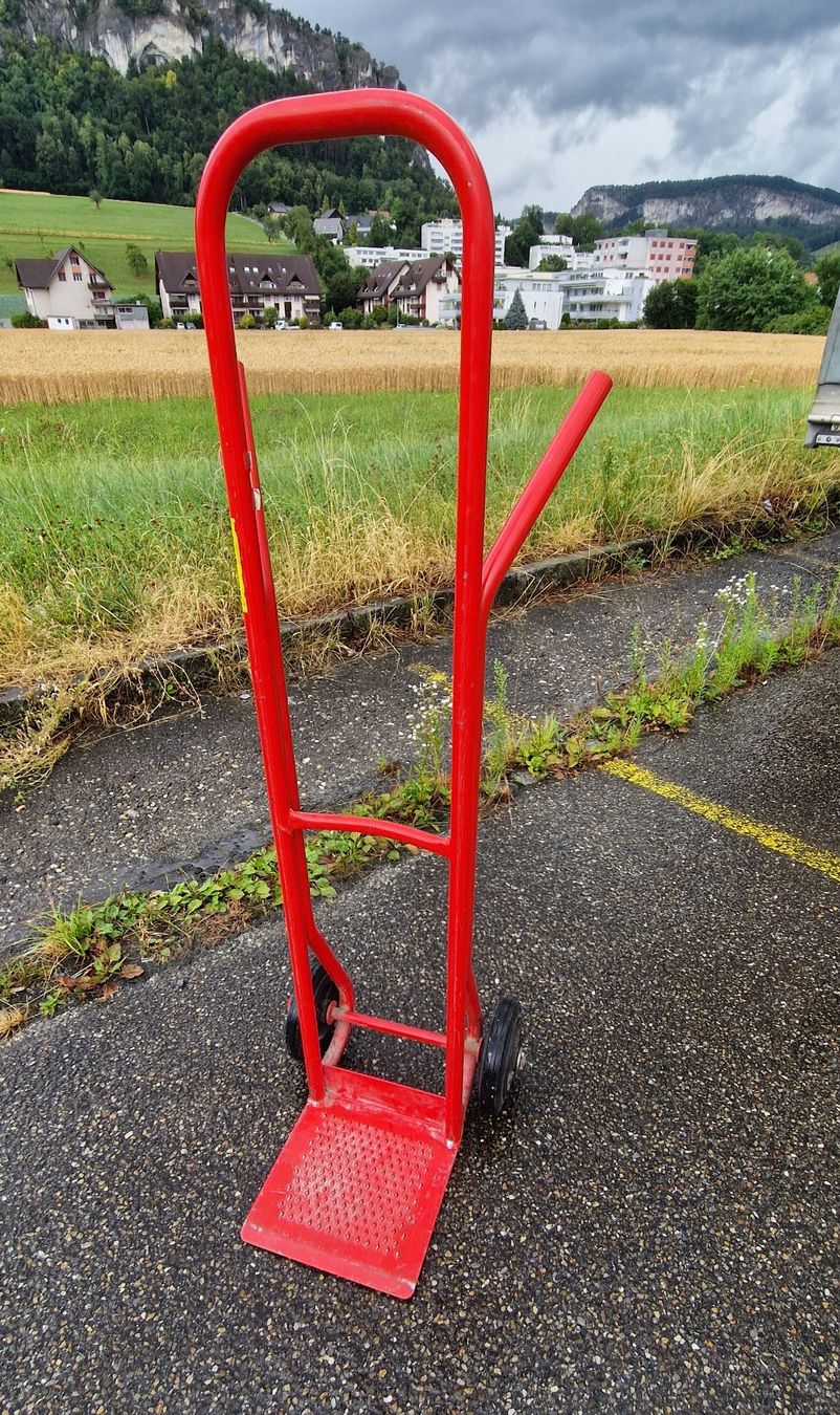 Carriole: Sackkarren Rot Voll Gummi Rad – Usato da Niederbipp venduto da Trude04 1