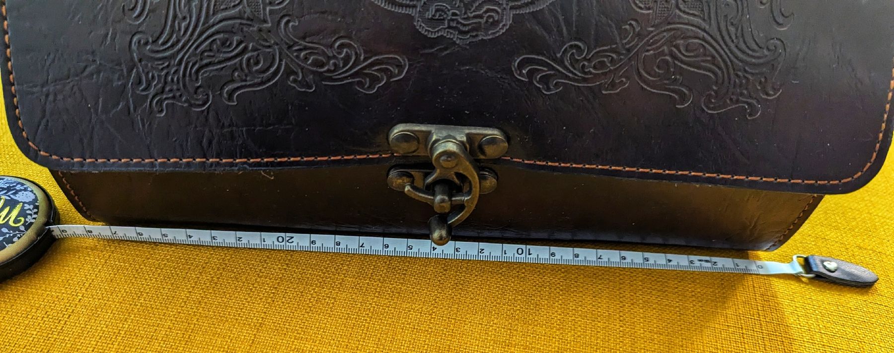 Taschen für Damen: Tasche mit Prägung – Gebraucht aus Basel von Efnisien 2