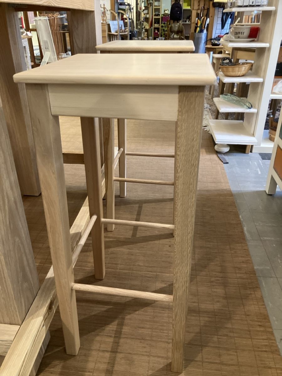 Set di tavolo e panche: Massiver Altholz-Stehtisch mit 4 Barhockern – Nuovo (secondo la descrizione) da Erlenbach im Simmental! venduto da Simmentaler-Perlen 4