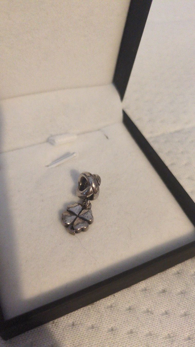 Pandora Ciondoli: Charm trèfle porte-bonheur Pandora – Usato da Morens FR venduto da Lolita1802 1